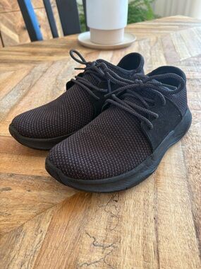 Vessi waterproof sneakers size 8 black